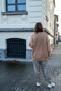 Pira - sweater met leo detail - camel- laatste stuk